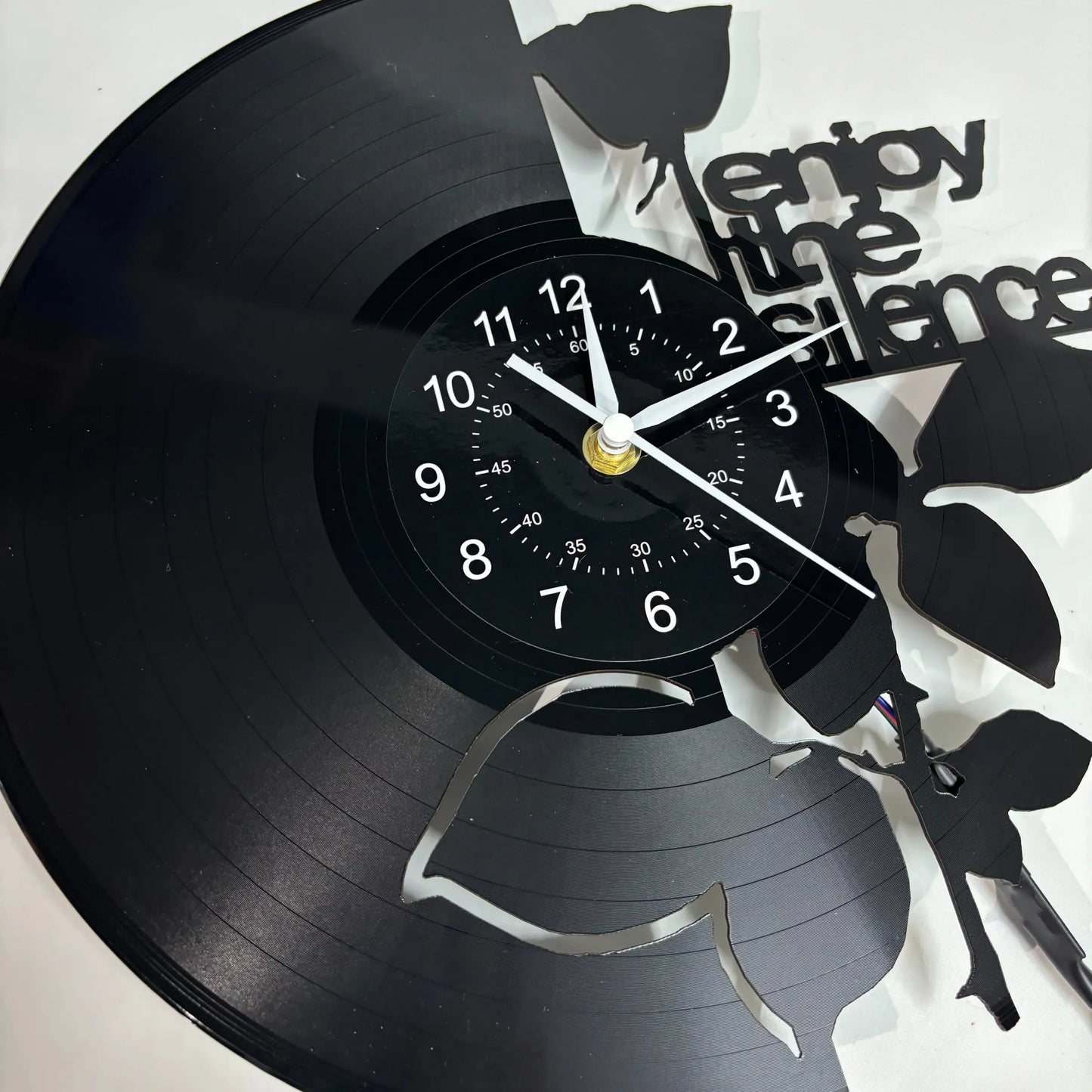Rose-Shaped LED Vinyl Wall Clock - Modern Floral Design, Silent Operation, Ideal for Home Decor and Gift Giving